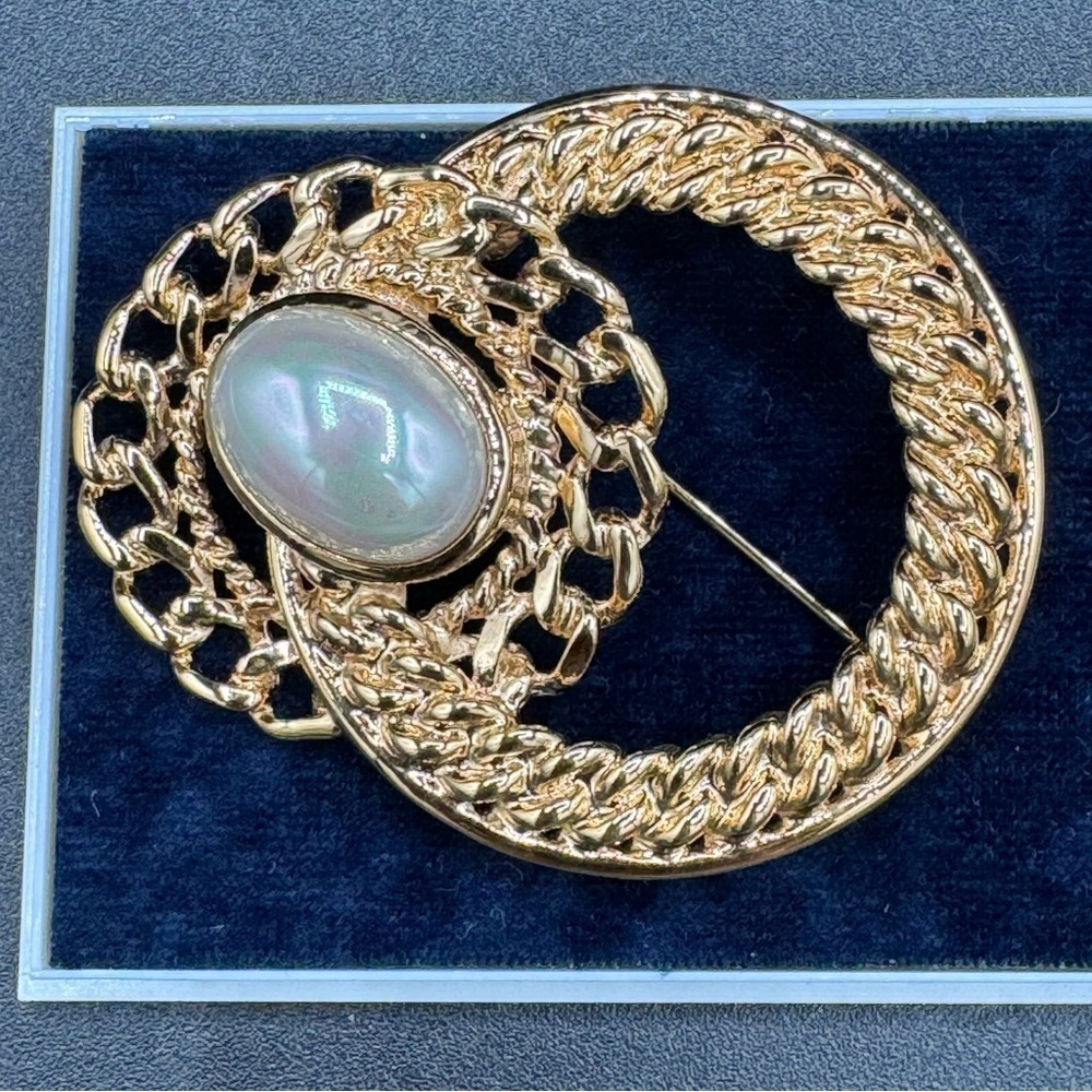 Pretty Ornate Gold Tone Textured Brooch with Iridescent Faux Pearl Accent 2in